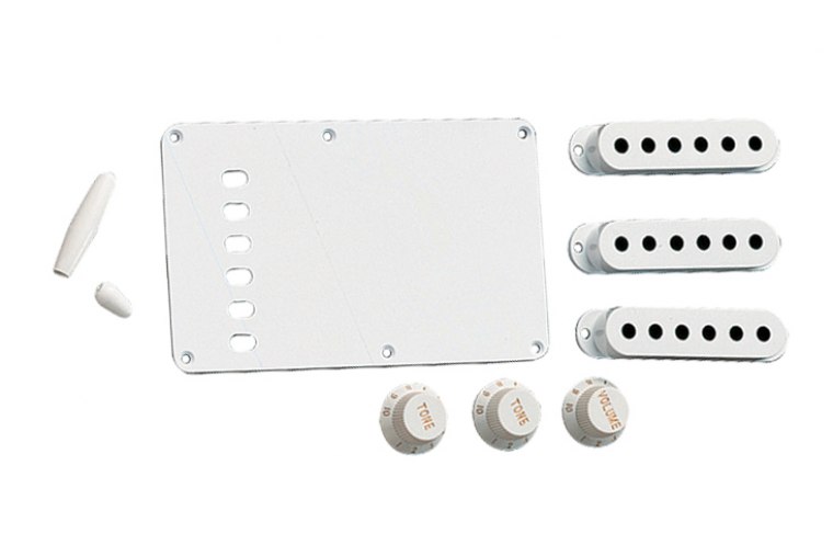 Fender Stratocaster Accessory Kit - WH