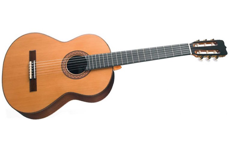 Ramirez r1 best sale classical guitar
